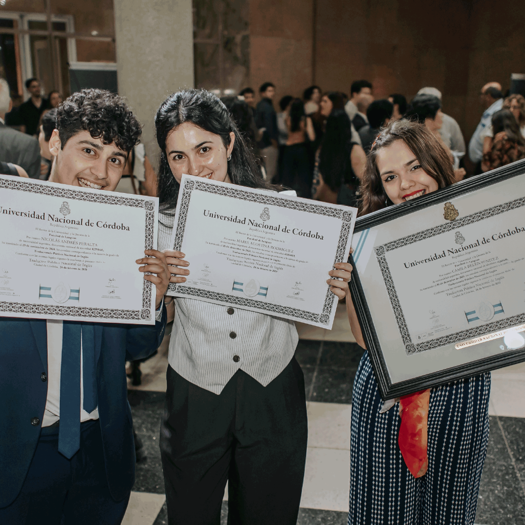 Estudiantes en el campus